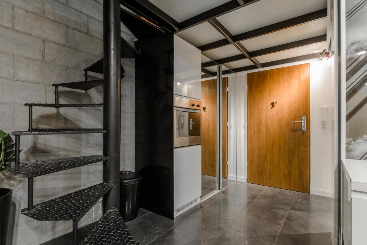 Nice Two-Level Loft In Tobaco Park วูดช์ ภายนอก รูปภาพ